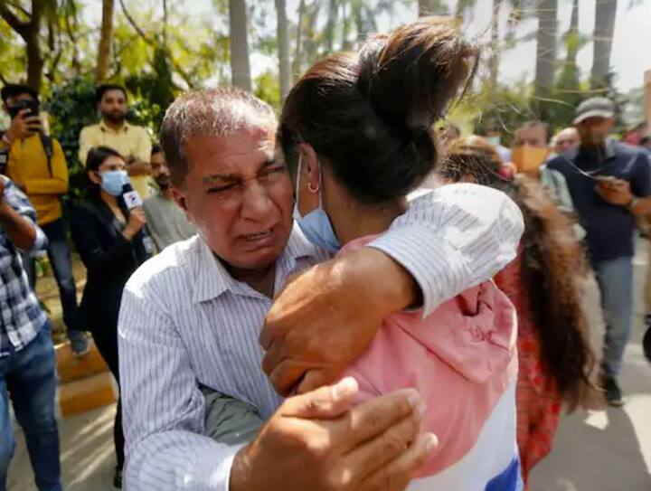 ਧੀ ਨੂੰ ਦੇਖ ਕੇ ਪਰਿਵਾਰ ਉੱਚੀ-ਉੱਚੀ ਰੋਇਆ ਜਿਵੇਂ ਜ਼ਿੰਦਗੀ  ਵਤਨ ਵਾਪਸ ਆ ਗਈ ਹੋਵੇ