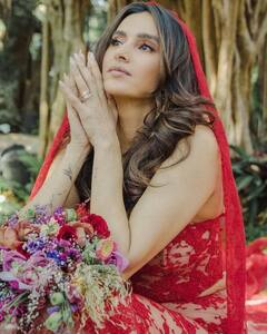 अपनी शादी को लेकर खूब एक्साइटेड थीं शिबानी दांडेकर, तस्वीरों में दिखा वेडिंग ग्लो