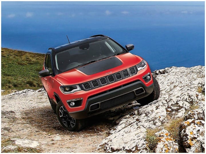 Jeep Compass Trailhawk Launched in India check here price specs features and more details रॉक मोड और ऑल सीजन टायर समेत इन फीचर्स के साथ लॉन्च हुई Jeep Compass Trailhawk, जानिए कितनी है कीमत