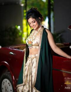 PHOTO : राजेश्वरीचा शाही थाट; चाहते म्हणाले, फायर है तू...!