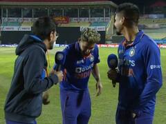 युजवेंद्र चहल ने उड़ाया मोहम्मद सिराज के बालों का मजाक, बोले - लग रहा जैसे घास में नहीं डाला पानी - Video