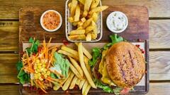 Egg Burger at Home: রেস্তরাঁর এগ বার্গারের স্বাদ বাড়িতেই, চটপট বানিয়ে ফেলুন