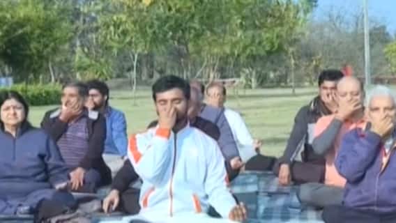 યોગ ભગાવે રોગ: યોગાસન કરવાથી કેન્સર જેવી ગંભીર બીમાર દૂર કરી શકાય, જુઓ ગુજરાતી ન્યુઝ