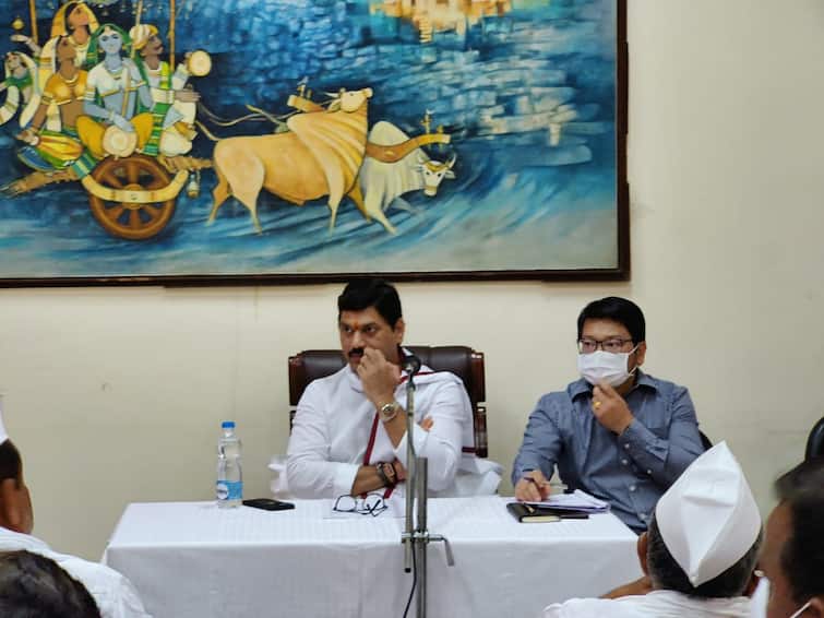 Beed Minister Dhananjay Munde on sugar farmers and sugar factory Beed: शेतकऱ्याला वेठीस धरू नका, राजकारण न करता उसाचं गाळप करा; धनंजय मुंडे यांच्या कारखानदारांना सूचना