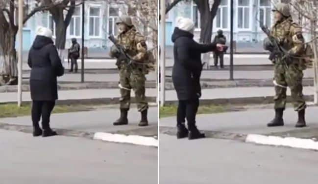 Video viral of ukrainian woman who confronts russian soldiers hailed as fearless Video Viral: યુક્રેનની આ નિડર મહિલા રશિયાના બંદૂકધારી સૈનિક સામે પહોંચી ગઈ અને પછી... જુઓ વીડિયો