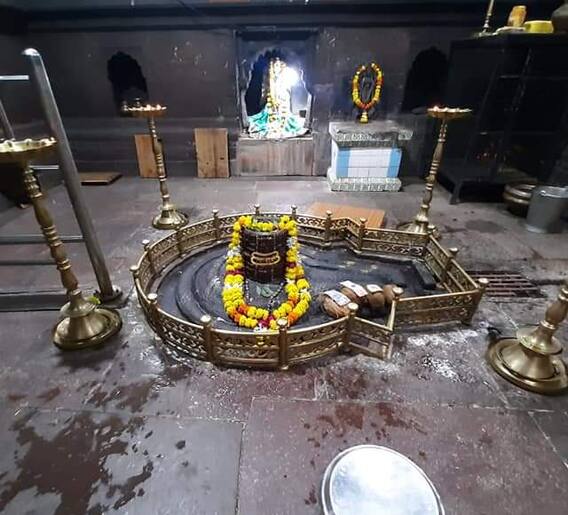 दहावे ज्योतिर्लिंग असलेल्या  त्र्यंबकेश्वरविषयी थोडक्यात...