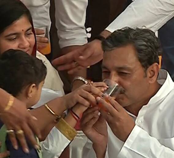 संभाजीराजेंनी उपोषण सोडलं...