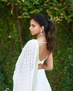 Suhana Khan Update: সাদা পোশাকে নেট দুনিয়ায় ঝড় শাহরুখ কন্যা সুহানার