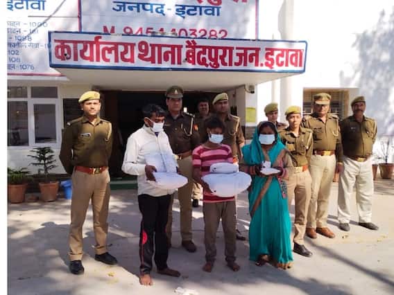 Etawah News: शादीशुदा प्रेमी ने पत्नी के साथ मिलकर की प्रेमिका की हत्या, दो टुकड़ों में काटकर शव यमुना में बहाया Etawah News: शादीशुदा प्रेमी ने पत्नी के साथ मिलकर की प्रेमिका की हत्या, दो टुकड़ों में काटकर शव यमुना में बहाया