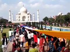 Agra: मुगल बादशाह शाहजहां के उर्स का आखिरी दिन, ताजमहल पर की गई इतनी लंबी चादरपोशी