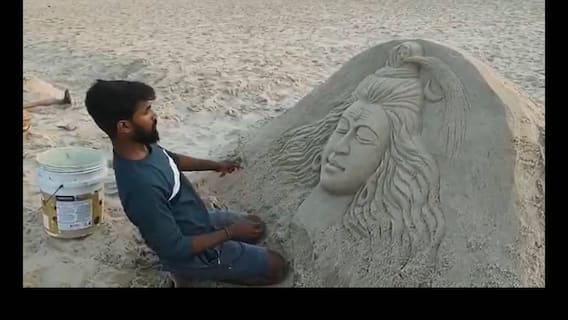 महाशिवरात्रीनिमित्त आरवली सागरेश्वर समुद्र किनारी साकारलं महादेवांचं वाळूशिल्प!