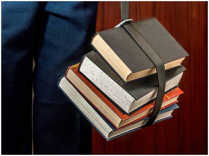 उत्तर प्रदेश लोक सेवा आयोग ने कुछ समय पहले असिस्टेंट प्रोफेसर पदों पर भर्ती के लिए विज्ञापन जारी किया था. इन पदों पर चयन लिखित परीक्षा के माध्यम से होना है. अब यूपीपीएससी ने इस भर्ती परीक्षा का सिलेबस भी जारी कर दिया है. अगर आपने भी आवेदन किया हो तो यूपीपीएससी की आधिकारिक वेबसाइट पर जाकर सिलेबस और परीक्षा पैटर्न के बारे में विस्तार में जानकारी हासिल कर सकते हैं. ऐसा करने के लिए आधिकारिक वेबसाइट का पता है – uppsc.up.nic.in