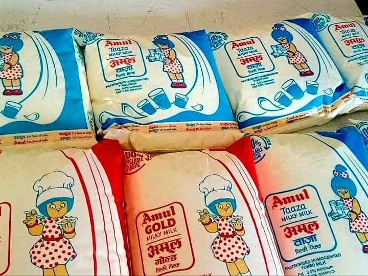 Amul Milk Price Hiked from 17 August, know how much more you need to spend on Per litre milk Milk Price Hike: महंगाई का झटका, अमूल- मदर डेयरी के दूध के दाम बढ़े, प्रति लीटर कितने रुपये बढ़े और कब से होंगे लागू जानें