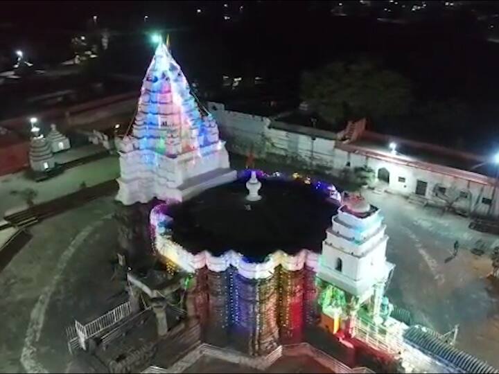 महाशिवरात्रनिमित्त औंढा नागनाथ मंदिरात रात्री भव्य पूजा करण्यात आली
