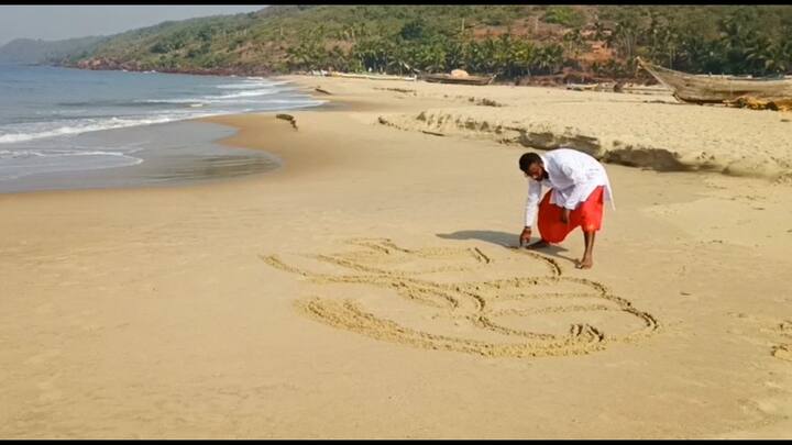 ही रांगोळी 25 फुट आकाराची आहे.