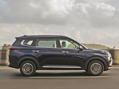 आपकी कार बन जाएगी 'स्मार्ट', गाड़ी में फिट कराएं ये 4 एक्सेसरीज