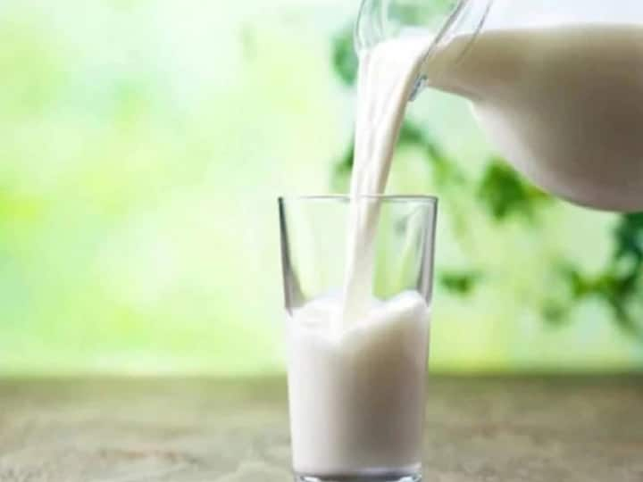 Punjab News Verka Milkfed hikes milk prices 2 Rupees per liter Punjab Milk Price News: पंजाब में अमूल के बाद इस कंपनी ने भी बढ़ाए दूध के दाम, जानें क्या है नई कीमत