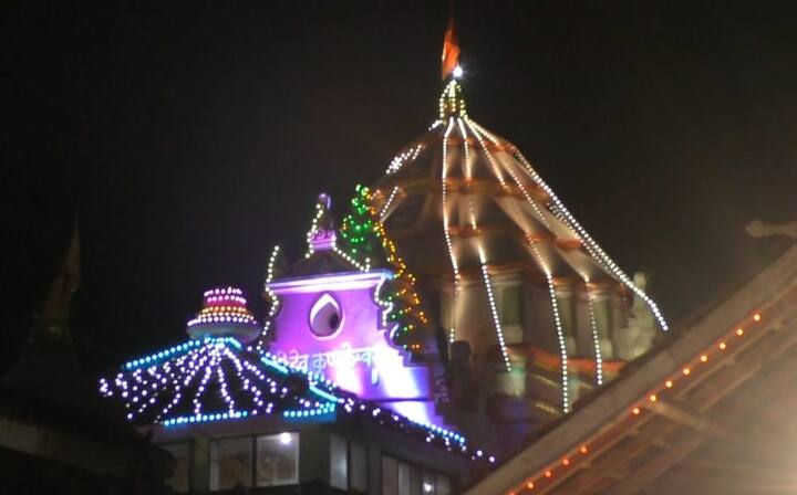 हे पांडवकालीन कुणकेश्वर मंदिर सिंधुदुर्ग जिल्ह्यातील देवगड मधील समुद्र किनारी वसलेलं आहे.