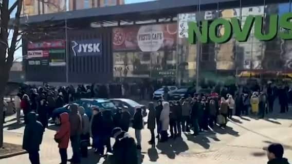 Russia Ukraine War: Long queues outside Kyiv supermarkets as locals try to survive | ABP News