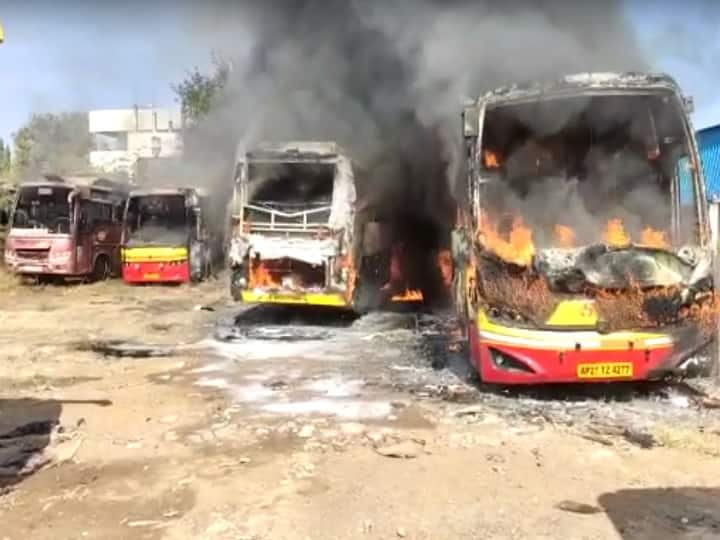 Prakasam: Massive Fire accident in ongole, ten private buses set on fire in parking place Ongole Fire Accident: ఒంగోలులో భారీ అగ్ని ప్రమాదం, ఏకంగా 10 బస్సులు దగ్ధం