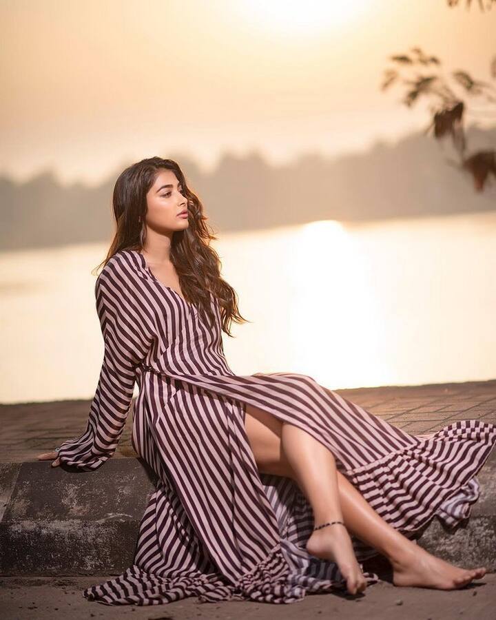 ఈ బ్యూటీ సోషల్ మీడియాలో చాలా యాక్టివ్ గా ఉంటుంది. (Courtesy: Pooja Hegde Instagram)