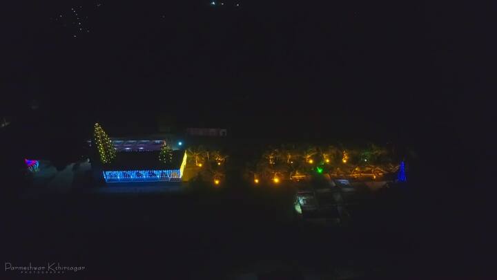 श्रीक्षेत्र सोलगव्हाण येथे शिवरात्री च्या निमित्ताने गावातील महादेव मंदिरावर अशी आकर्षक विद्युत रोषणाई केलेली पाहायला मिळत आहे.