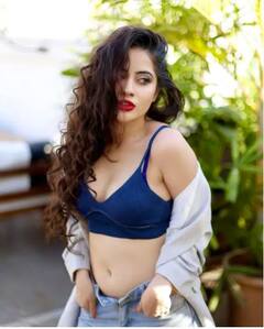 ਬੁੱਲ੍ਹਾਂ 'ਤੇ ਲਾਲੀ , ਜੇਬ 'ਚ ਹੱਥ ਪਾਏ, ਉਰਫੀ ਜਾਵੇਦ ਨੇ ਆਪਣੇ ਕਾਤਲਾਨਾ ਅੰਦਾਜ਼ ਨਾਲ ਫ਼ੈਨਜ ਦੇ ਉਡਾਏ ਹੋਸ਼