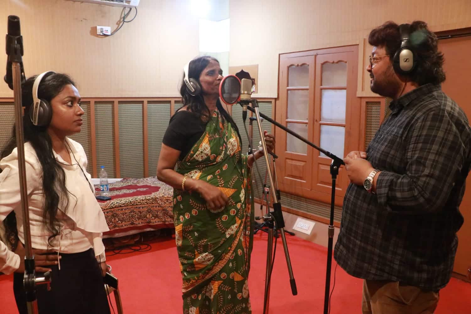 Ranu Mondal singing - রানু মণ্ডল ও সংগীত