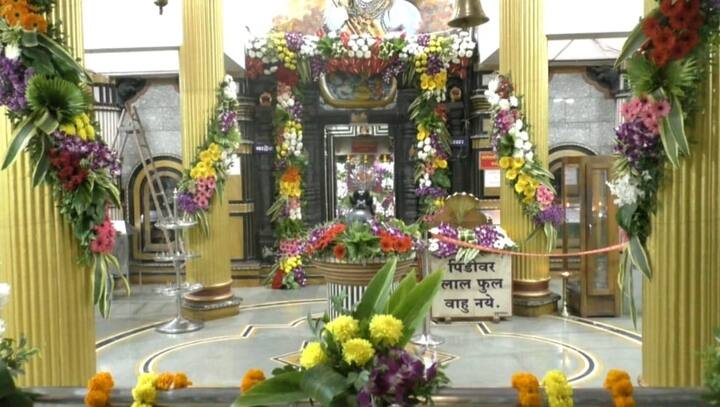 जगप्रसिद्ध देवगड हापुसची आरास देखील यावेळी कुणकेश्वर मंदिरात करण्यात आली.