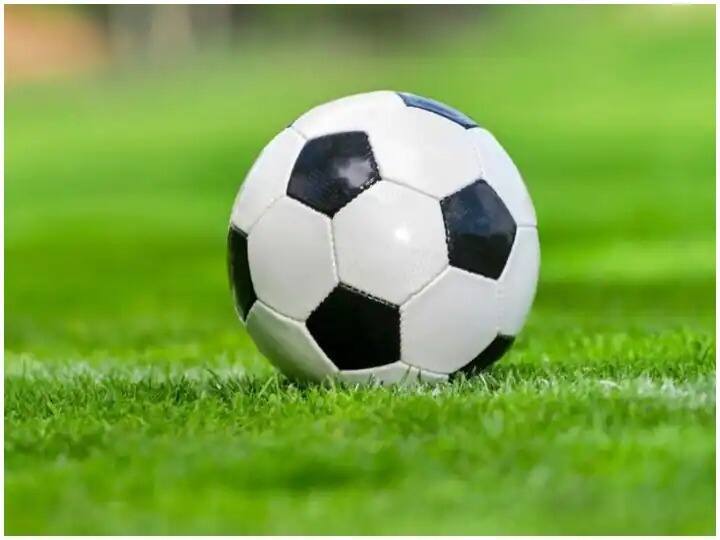 Russia Ukraine War Russia Expelled From World Cup, Clubs Banned From International Competitions Russia Ukraine War: युक्रेनवरील हल्ल्याचे दुष्परिणाम! रशियाला एकही आंतरराष्ट्रीय सामना खेळता येणार नाही; फिफा, यूईएफएनं दाखवलं 'रेड कार्ड'