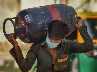 LPG Price Hike: મે મહિનાની મોંઘેરી શરૂઆત, એલપીજી સિલિન્ડરના ભાવમાં થયો તોતિંગ વધારો