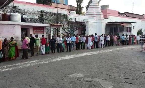 परराज्यातून दर्शनासाठी भक्त औंढा नागनाथ याठिकाणी दाखल