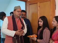 Uttarakhand: यूक्रेन में फंसे छात्र के परिजनों से मिले Pushkar Singh Dhami, कही ये बात