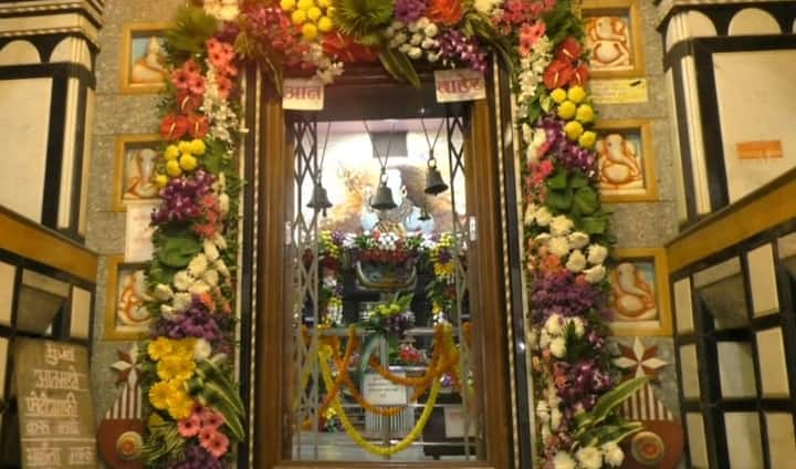 350 वर्षांपूर्वी छत्रपती शिवाजी महाराज हे प्रत्यक्ष कुणकेश्वर मंदिरातही येऊन गेल्याची माहिती स्थानिक सांगतात.