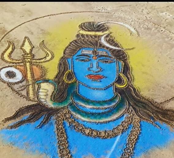 समुद्र किनाऱ्यावर साकारली 25 फुटाची महादेवाची रांगोळी!