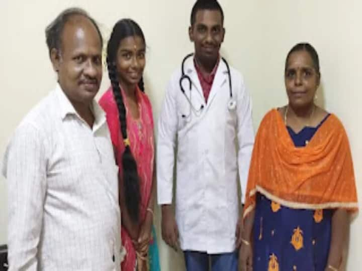 Parents request Tamil Nadu government to rescue Thiruvannamalai student stranded in Ukraine உக்ரைனில் உணவின்றி சிக்கி தவிக்கும் திருவண்ணாமலை மாணவர்: தமிழக அரசுக்கு பெற்றோர் கோரிக்கை