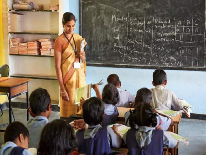 Bhopal News: अंग्रेजी सिखाने का काम 3 साल के लिए ठेके पर देने की तैयारी, राज्य शिक्षा केंद्र पर उठ रहे सवाल MP News Bhopal Rajya Shiksha Kendra to give English learning programme on contract for three years ANN Bhopal News: अंग्रेजी सिखाने का काम 3 साल के लिए ठेके पर देने की तैयारी, राज्य शिक्षा केंद्र पर उठ रहे सवाल