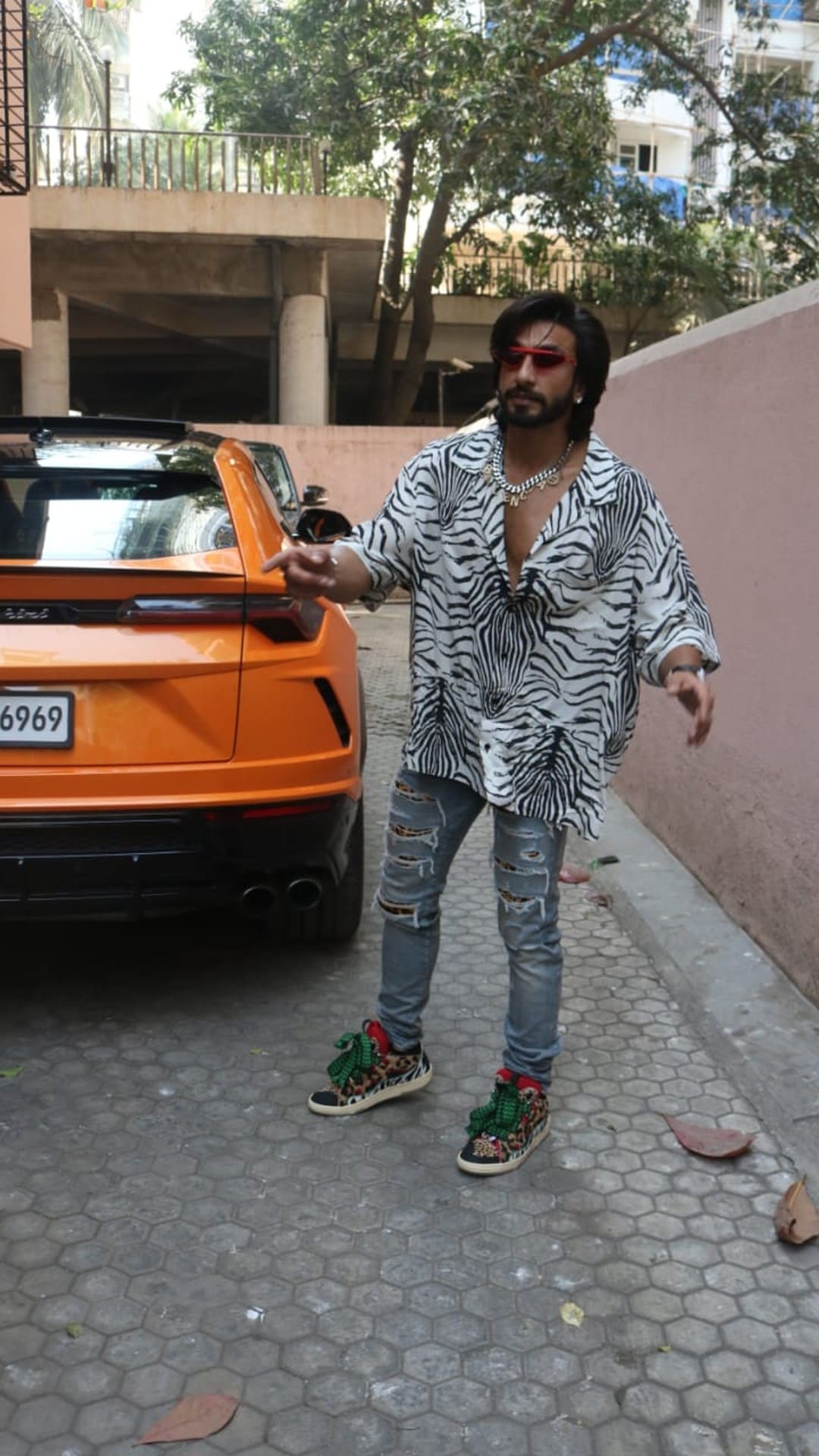 Ranveer Singh returns to Mumbai after the '83 shoot looking stylish - view  pics - CineBlitz