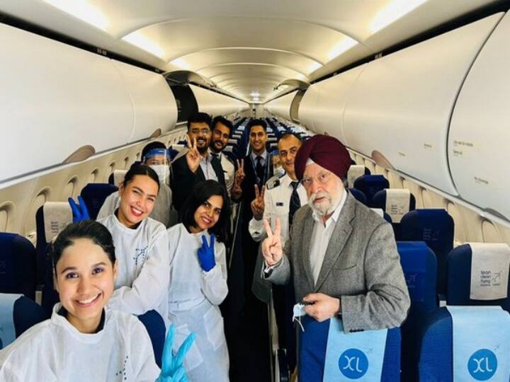 Russia Ukraine Crisis Hardeep Singh Puri leaves for Budapest to aid evacuation of stranded Indians Russia Ukraine War: भारतीयों को वापस लाने के लिए हरदीप सिंह पुरी बुडापेस्ट के लिए रवाना