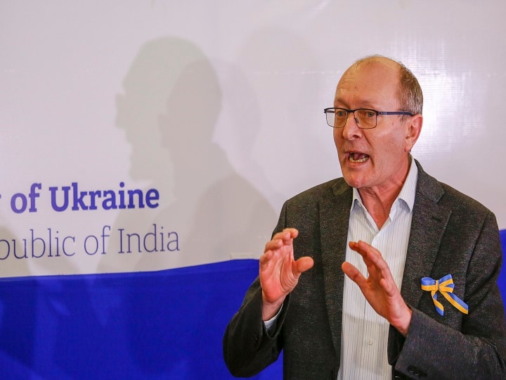 Ukranian Ambassador to India Igor Polikha speaks to media at Embassy of Ukraine during ongoing Russia-Ukraine War ANN यूक्रेन में फंसे भारतीयों के साथ हो रहा है दुर्व्यवहार? यूक्रेन के राजदूत ने दी सफाई