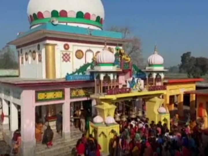 Mahashivatri 2022: हरदोई का ये मंदिर है बेहद मशहूर, दिन में तीन बार बदलता है शिवलिंग का रंग? Hardoi Sankatharan Sakaha Shiva Temple Shivling changes color ANN Mahashivatri 2022: हरदोई का ये मंदिर है बेहद मशहूर, दिन में तीन बार बदलता है शिवलिंग का रंग?