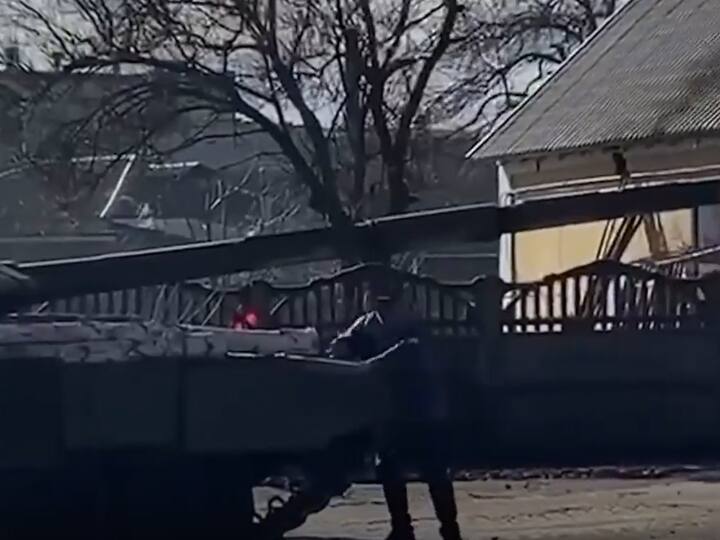 Ukrainian Hulk Man Pushes Russian Tank With Bare Hands Forcing It To Stop Ukrainian Ministry of Foreign Affairs Lauds Citizens WATCH | 'Ukrainian Hulk': Man Pushes Russian Tank With Bare Hands Forcing It To Stop