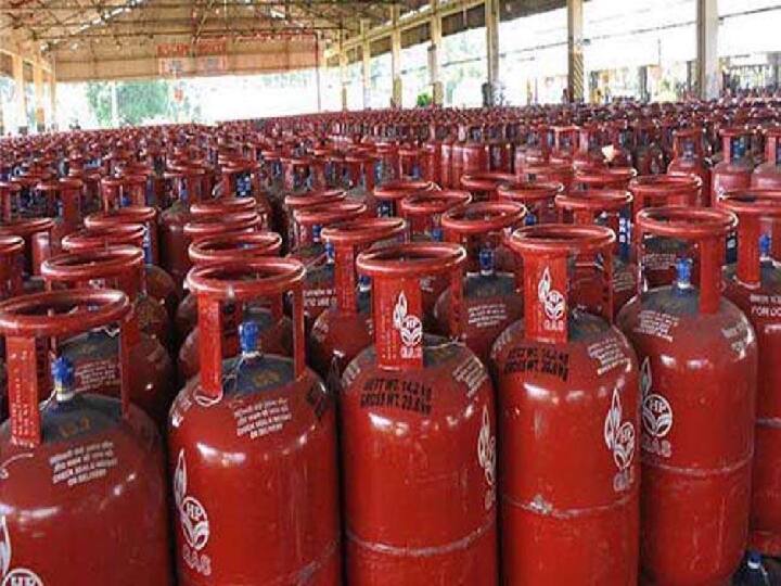 lpg gas cylinder price hiked over 50 rs know lpg gas cylinder rates in mumbai delhi and other cities LPG Cylinder Prices Hike :  महागाईचे अच्छे दिन! पेट्रोल, डिझेलनंतर घरगुती LPG गॅसही महागला, जाणून घ्या नवे दर