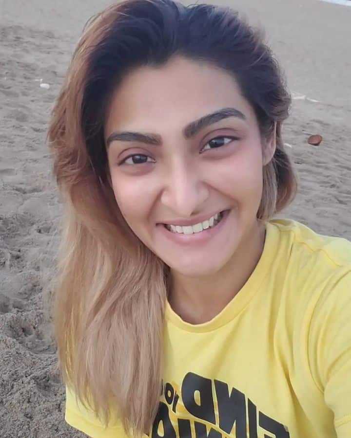 அழகூரில் பூத்தவளே என்னை அடியோடு சாய்த்தவளே?