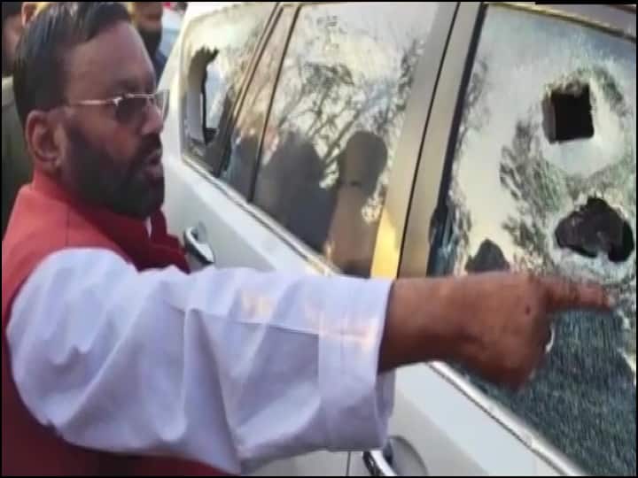SP leader Swami Prasad Maurya says my convoy attacked by BJP workers सपा नेता स्वामी प्रसाद मौर्या के काफिले पर हमला, बीजेपी पर लगाया आरोप