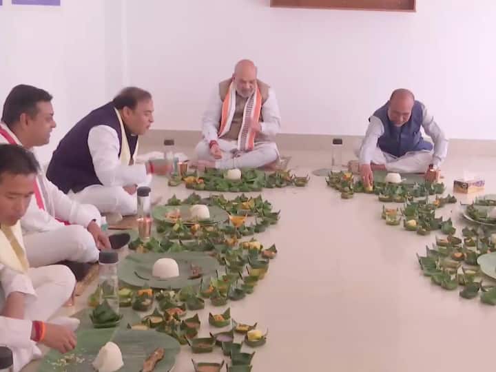 Manipur assembly election 2022 Union Home Minister Amit Shah had lunch at the house of BJP candidate Shyam Singh in Thoubal Manipur Election 2022: अमित शाह ने बीजेपी उम्मीदवार के घर पर खाया खाना, असम और मणिपुर के सीएम रहे मौजूद