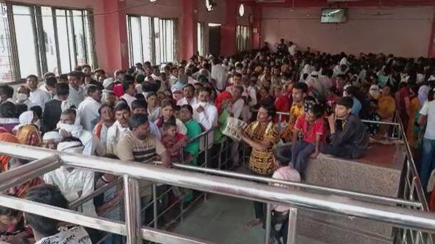 रात्रीपासूनच दर्शनासाठी भाविकांनी केली गर्दी