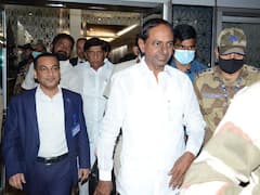 In Pics: స్పెషల్ ఫ్లైట్‌లో ఢిల్లీకి వెళ్లిన కేసీఆర్, ఢిల్లీ సీఎంతో భేటీ అయ్యే ఛాన్స్ - ఫోటోలు