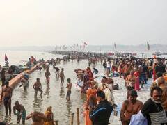 Prayagraj Magh Mela: महाशिवरात्रि पर प्रयागराज पहुंचे चार लाख से ज्यादा श्रद्धालु, संगम में लगाई आस्था की डुबकी