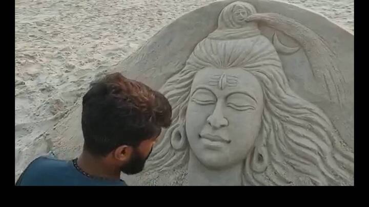 महाशिवरात्रीचा सण देशभरात आनंदाने आणि भक्तिभावाने सर्वत्र साजरा केला जात आहे.